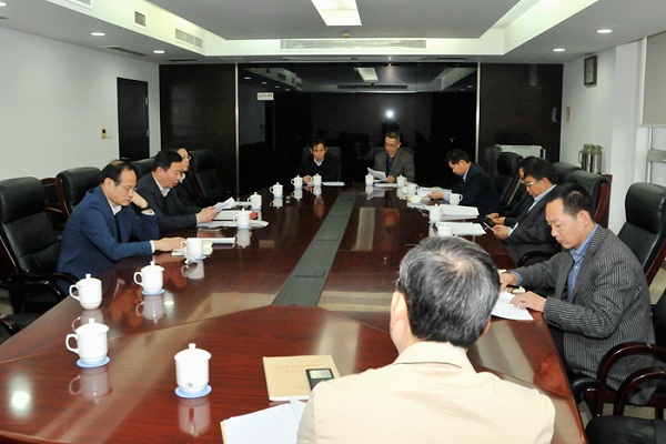 省住房城鄉(xiāng)建設(shè)廳黨組書記顧小平主持召開廳黨組會(huì)議,專題學(xué)習(xí)黨的十八屆六中全會(huì)精神