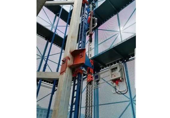 障礙物是爬架電動(dòng)葫蘆提升爬架網(wǎng)的阻礙因素