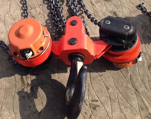 以慢取勝的群吊慢速電動(dòng)葫蘆成為焊罐、爬架網(wǎng)的專用提升設(shè)備